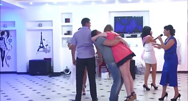 sex anime bóp vú Busty đĩ thích nó. Cô làm sạch mông của mình với phim sex vú to một vòi nước.