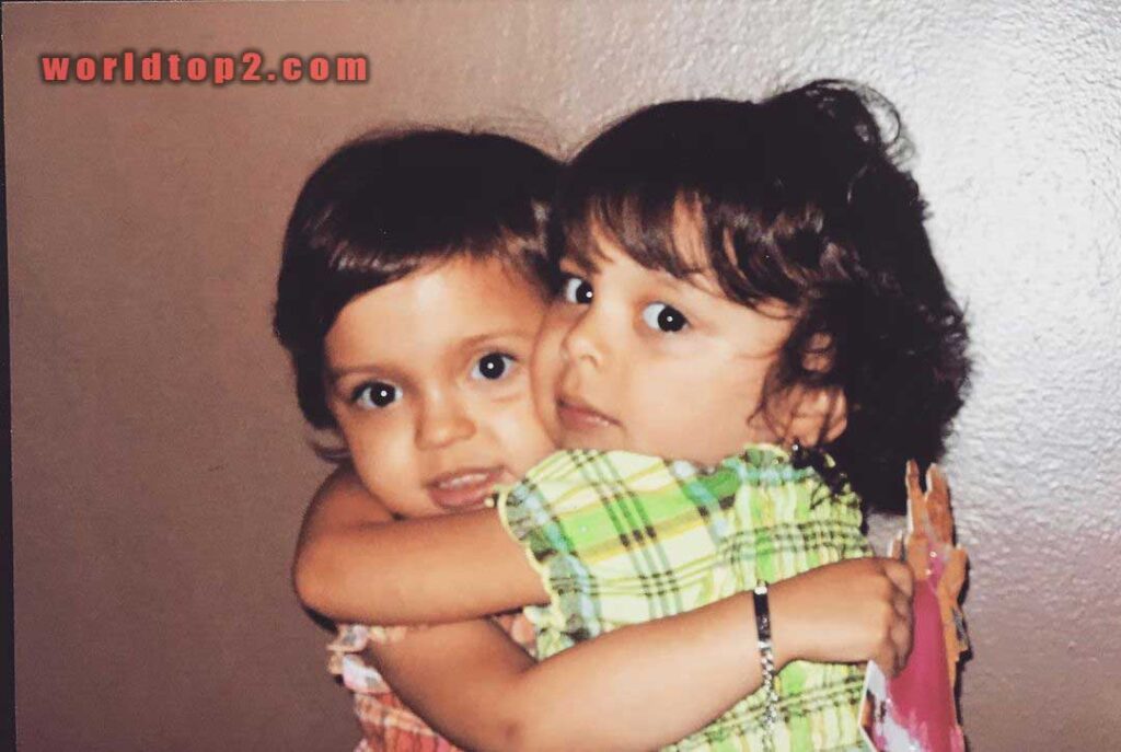 Cree Cicchino مع أختها Jayce