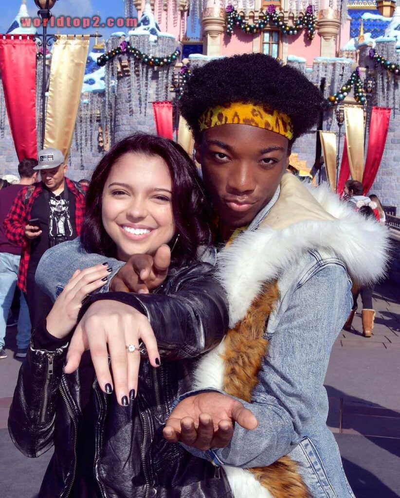 Cree Cicchino مع صديقها Jaheem Toombs