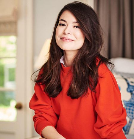 Miranda Cosgrove العمر الارتفاع الوظيفة الصديق القيمة الصافية نجوم الفن موقع يهتم بكل اخبار الفن واخبار الفنانين النجوم والنجمات والمشاهير حول العالم