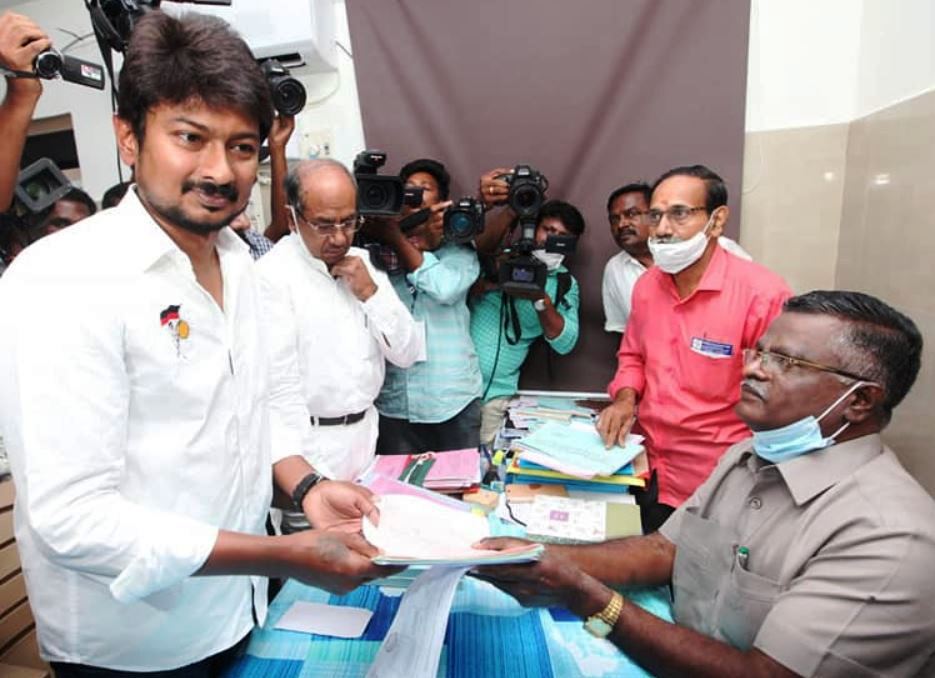 Udhayanidhi Stalin العمر الطول الزوجة الأطفال الأسرة السيرة الذاتية والمزيد Wikibio نجوم الفن موقع يهتم بكل اخبار الفن واخبار الفنانين النجوم والنجمات والمشاهير حول العالم