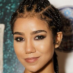 Jhene Aiko R B Singer Den Rozhdeniya Informaciya Biografiya Akty I Semya نجوم الفن موقع يهتم بكل اخبار الفن واخبار الفنانين النجوم والنجمات والمشاهير حول العالم