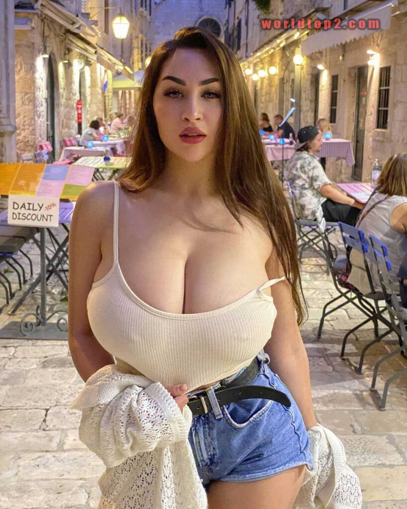 نموذج لويزا خوفانسكي